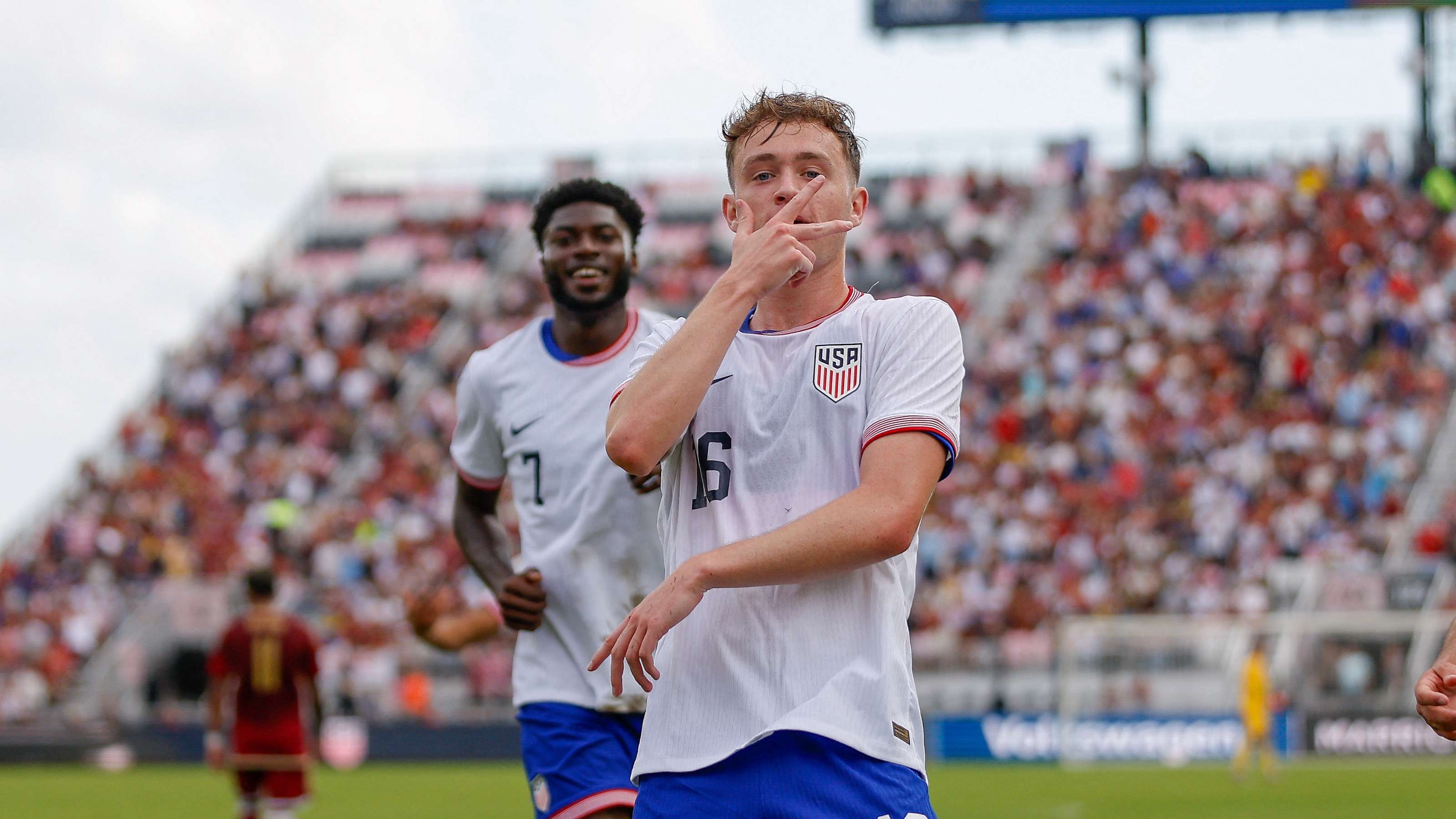 “劳塔罗渴望与国米续约，年薪目标直指税后千万，意甲挑战巨大！”